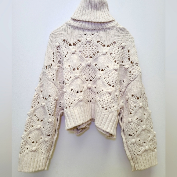 Zara Sweater with cable knit detailing. Buttoned cuffs and sides. Size S - Picture 6 of 10